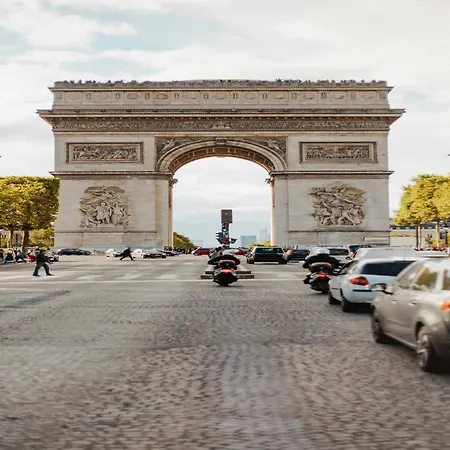 Air-conditioned Near Arc Triomphe شقة
