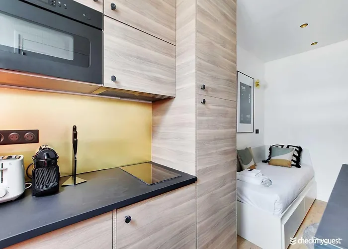 Air-conditioned Near Arc Triomphe باريس