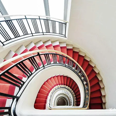 Air-conditioned Near Arc Triomphe *