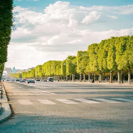 Air-conditioned Near Arc Triomphe Apartment