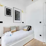 Апартаменты Air-conditioned Near Arc Triomphe *