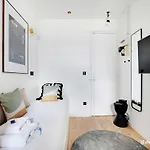 Апартаменты Air-conditioned Near Arc Triomphe